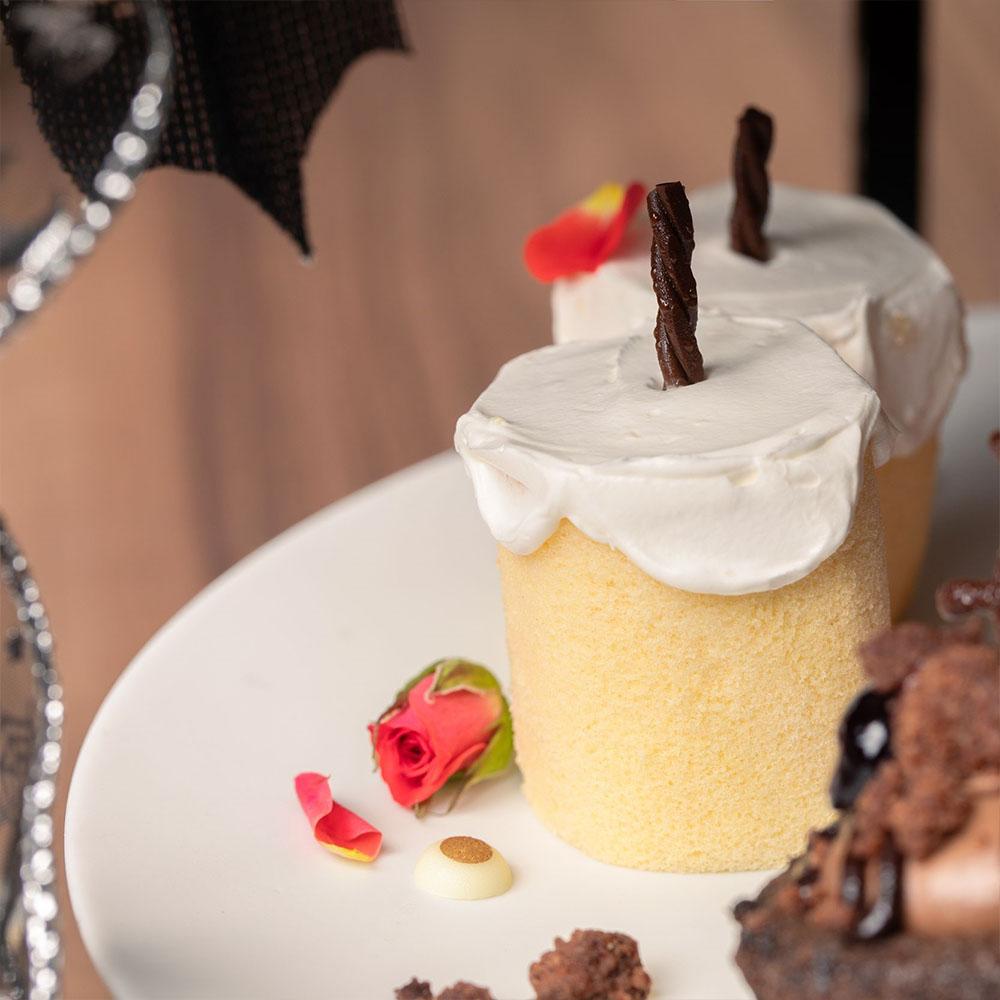 おすすめポイント2:キャンドルロールケーキとブラックレース、リボンがたまらなくキュート