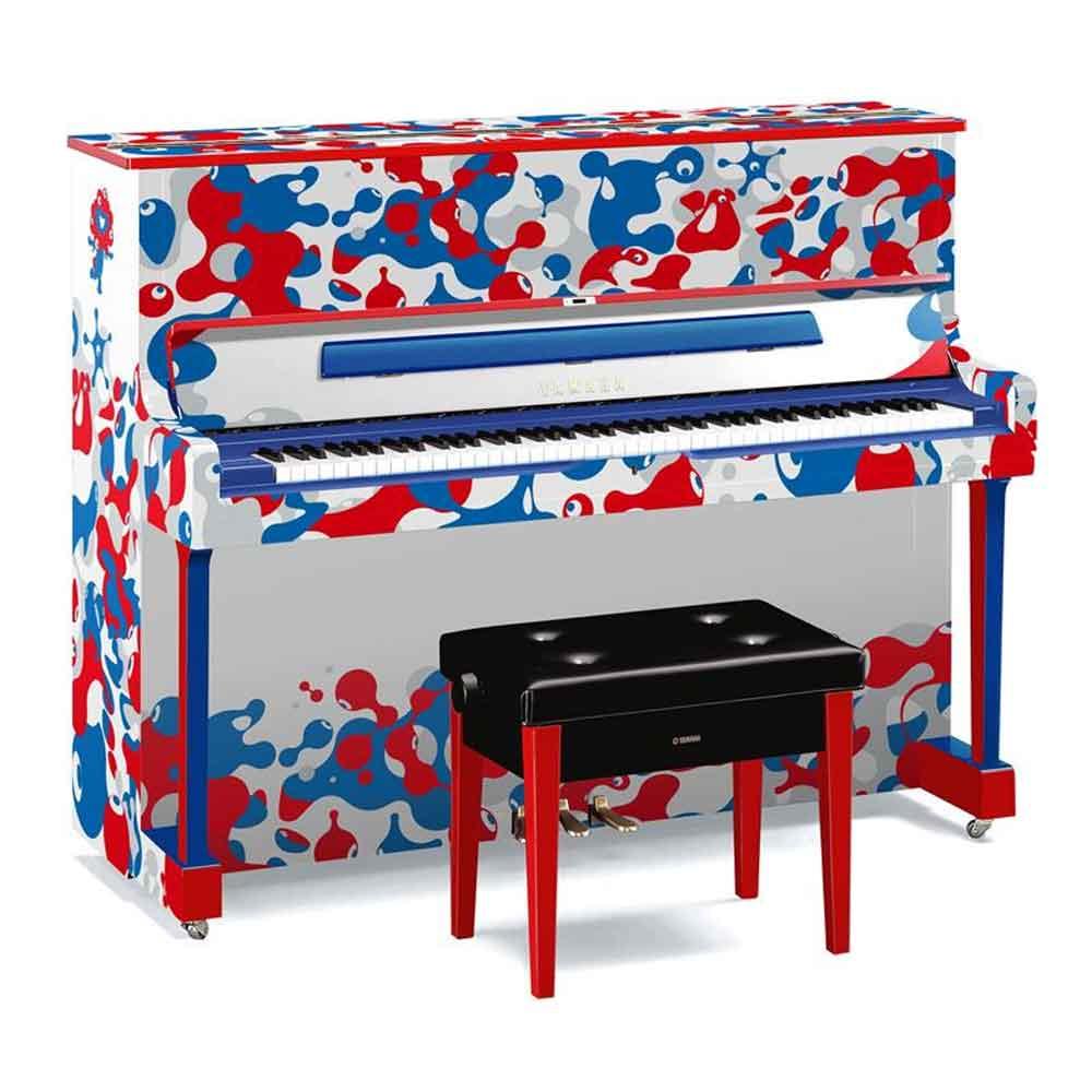 ミャクミャクなどをデザインしたストリートピアノでコンサート