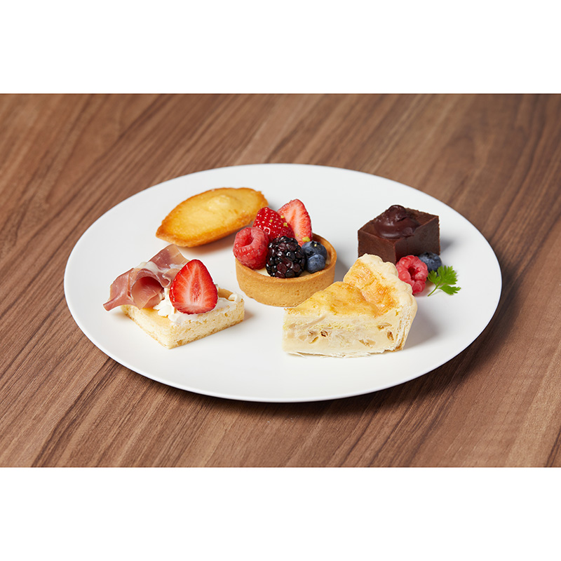 <strong>特別プラン<br/>アーティストと楽しむパーティーとコンサートチケットのセットプラン(先行抽選販売、限定数)</strong>