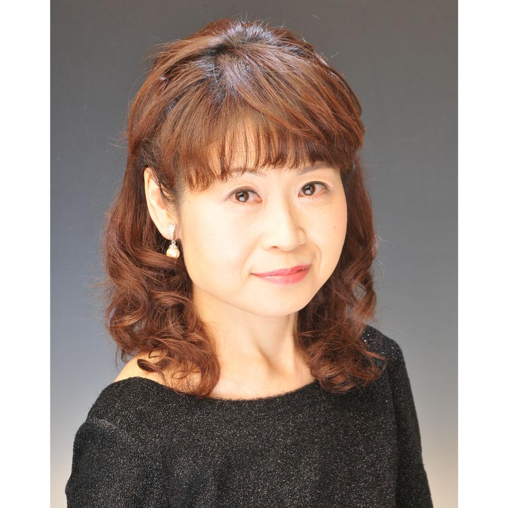 産賀 俊子（ヤマハピアノデモンストレーター）