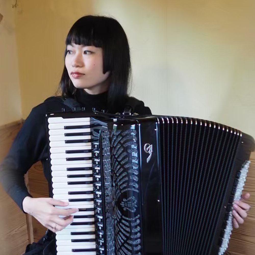 吉岡 美湖（アコーディオン・ピアノ）