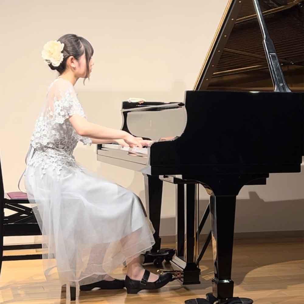 生駒 瑠々（ピアノ）