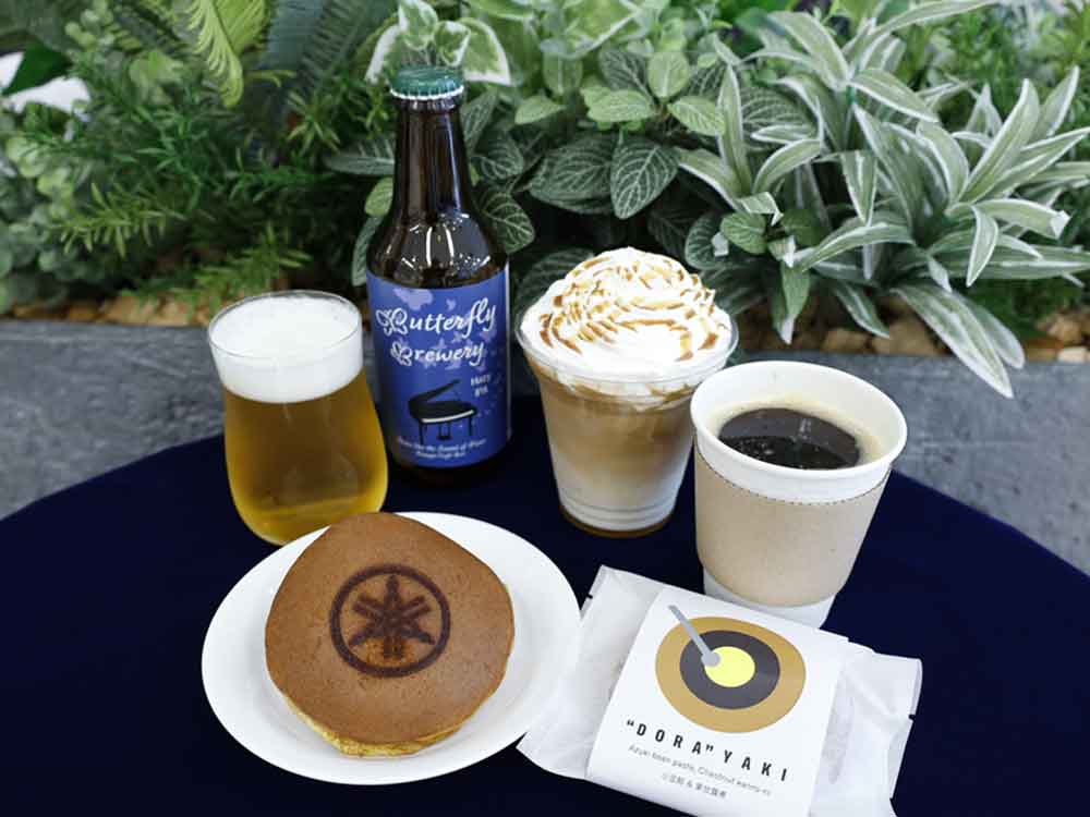 B. カフェ
