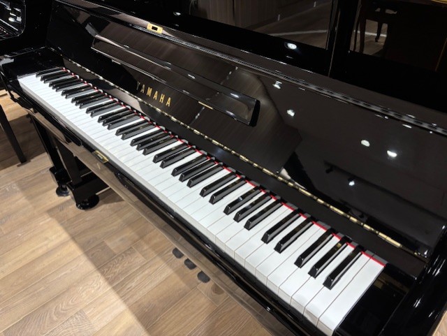 中古 ヤマハ  アップライトピアノ  UX1