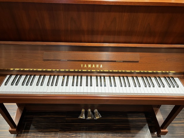 中古 ヤマハ アップライトピアノ U10Wn