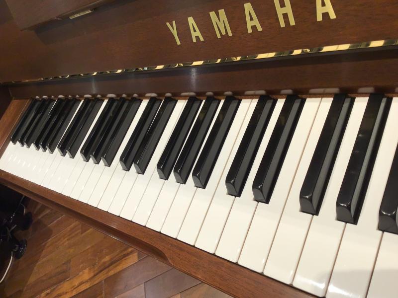 中古 ヤマハ  アップライトピアノ  UX10Wn