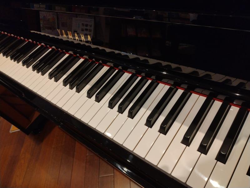 中古 ヤマハ  アップライトピアノ  UX30A