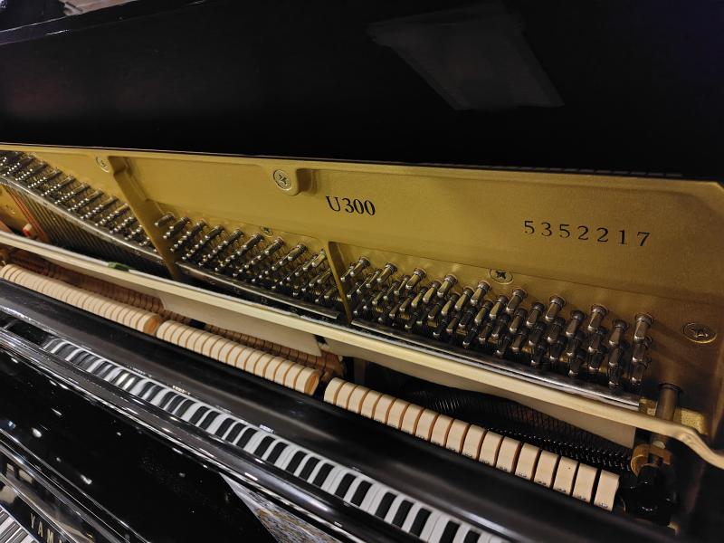 中古 ヤマハ  アップライトピアノ  U300