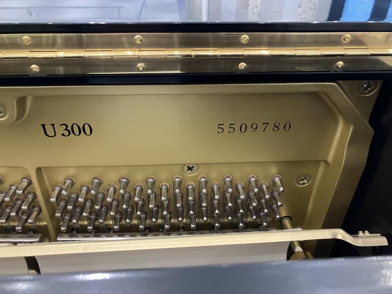 中古 ヤマハ  アップライトピアノ  U300