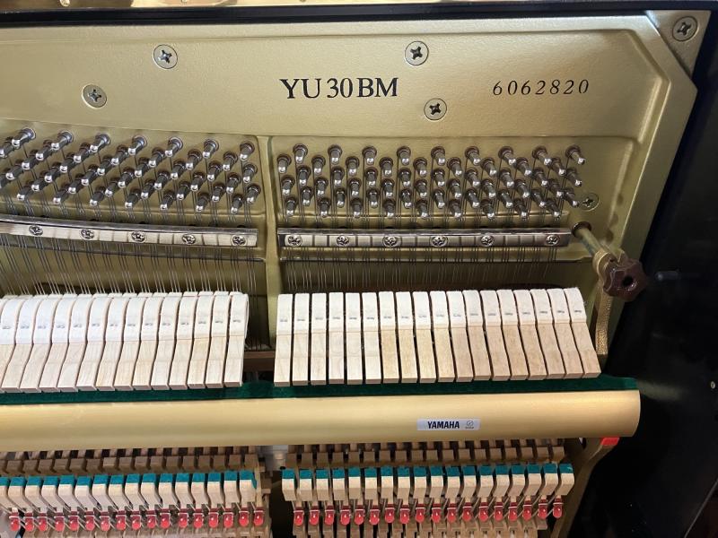 中古 ヤマハ アップライトピアノ YU30BM