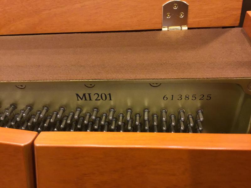 中古 ヤマハ  アップライトピアノ  MI201