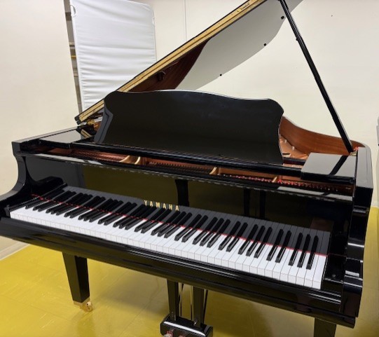 中古 ヤマハ グランドピアノ GC1SN