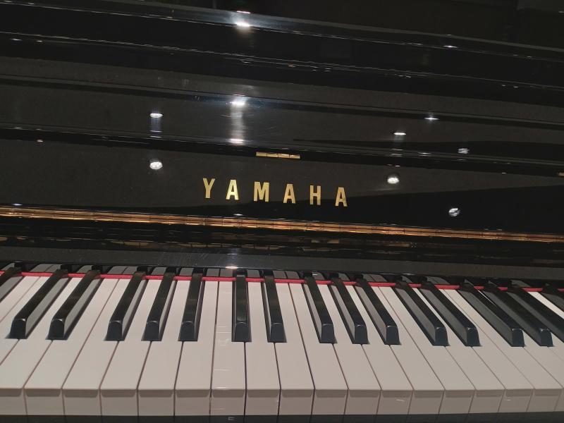 中古 ヤマハ  アップライトピアノ  YU33