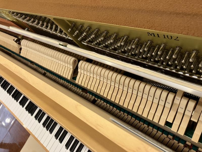 中古 ヤマハ  アップライトピアノ  MI102