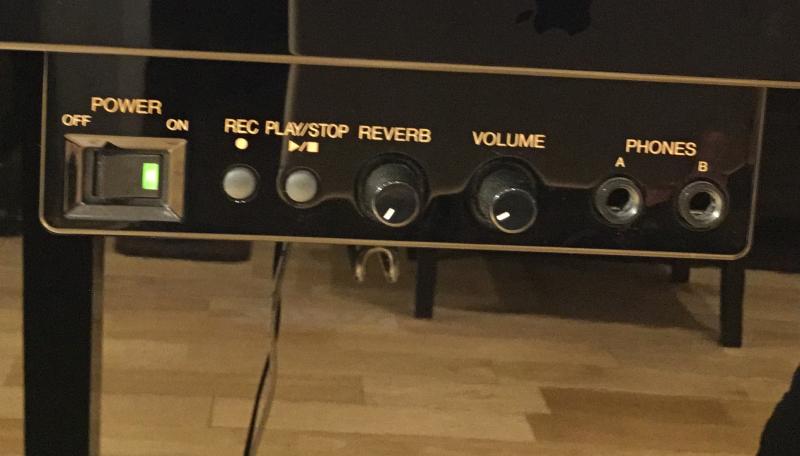 中古 ヤマハ  アップライトピアノ  YC1SG