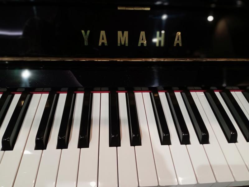 中古 ヤマハ  アップライトピアノ  YU33