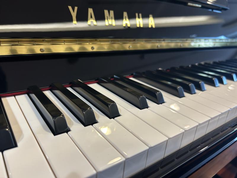 中古 ヤマハ  アップライトピアノ  b113