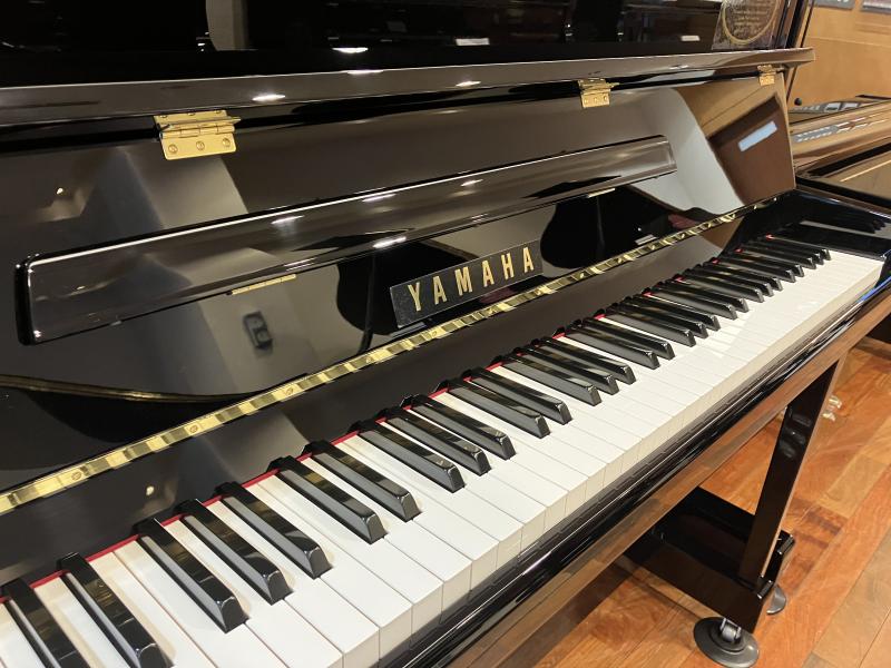 中古 ヤマハ  アップライトピアノ  b113