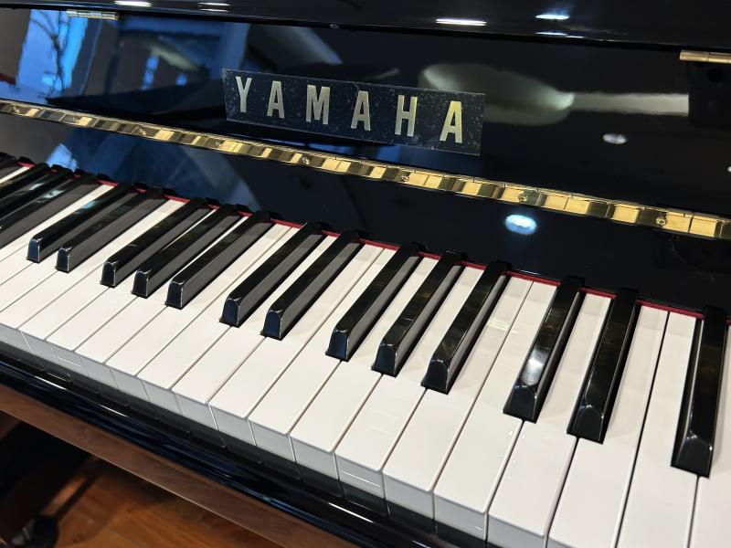 中古 ヤマハ  アップライトピアノ  b113