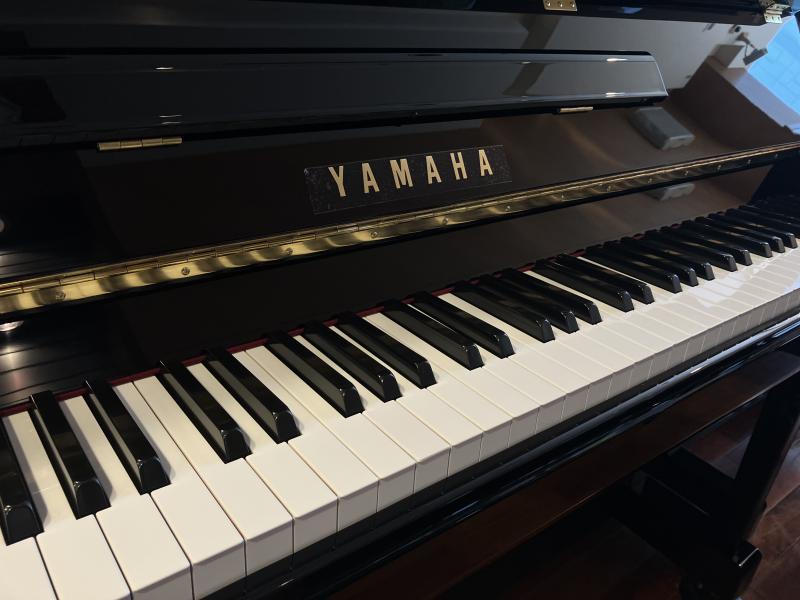 中古 ヤマハ  アップライトピアノ  b121