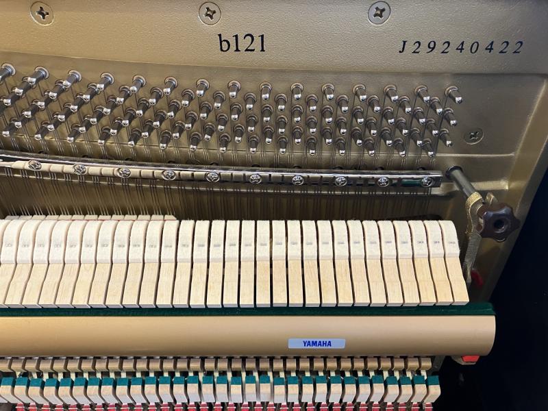 中古 ヤマハ  アップライトピアノ  b121