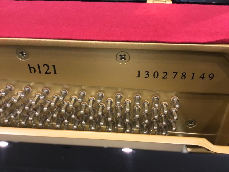 中古 ヤマハ  アップライトピアノ  b121