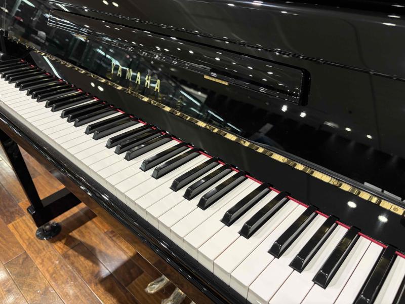 中古 ヤマハ  アップライトピアノ  b113