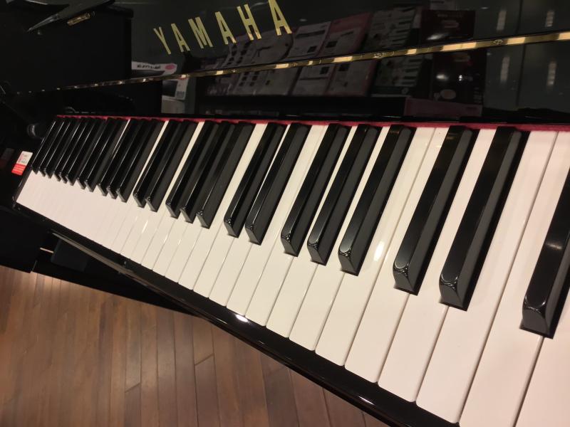 中古 ヤマハ アップライトピアノ b121