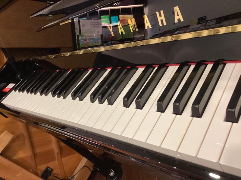 中古 ヤマハ  アップライトピアノ  b113