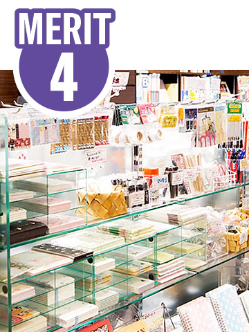 音楽書籍や雑貨も充実