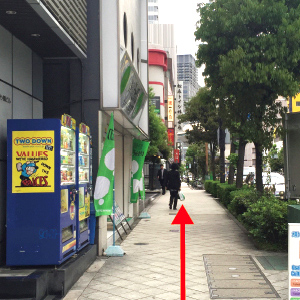 四つ橋筋に向かって左手側へ進みます