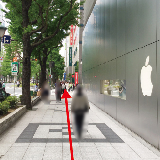 南改札口を出て左手もしくは南北改札口を出て右手方向OPA横7出口より地上へあがります