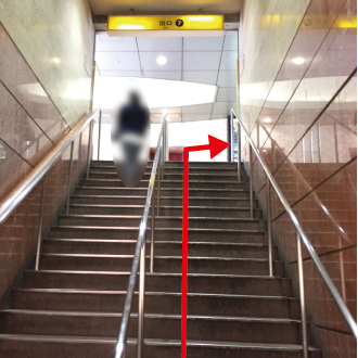 南改札口を出て左手もしくは南北改札口を出て右手方向7出口より地上へあがります 南改札口を出て左手もしくは南北改札口を出て右手方向7出口より地上へあがります