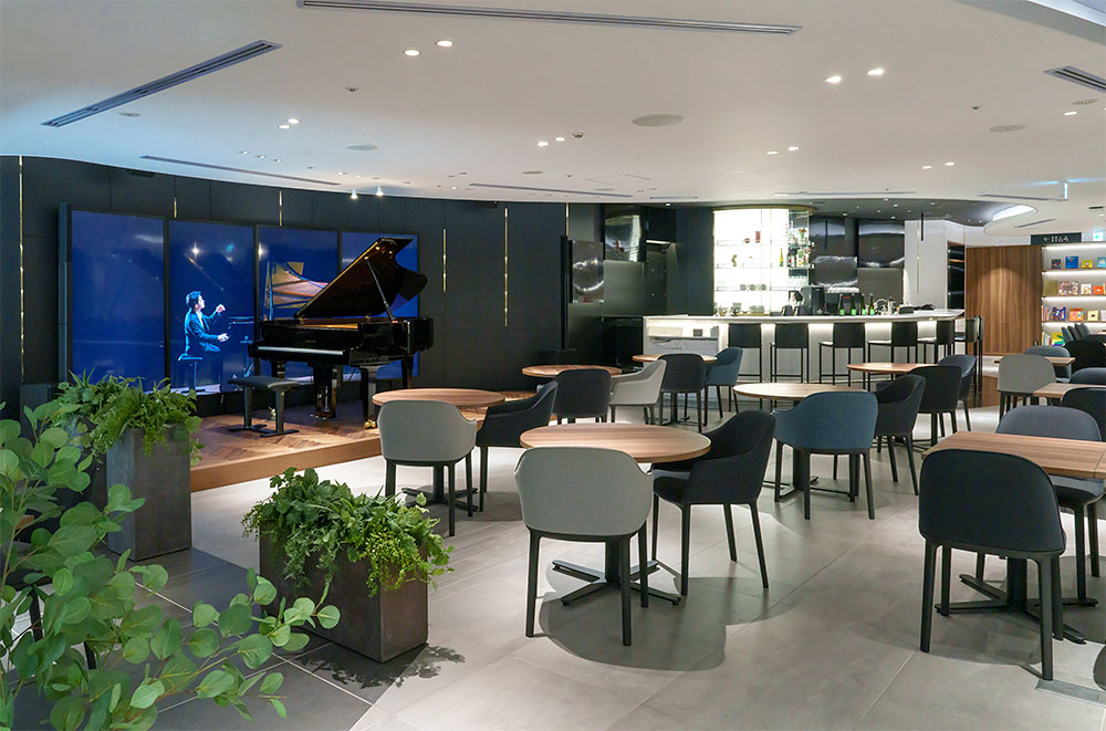 2F ブランド体験エリア（カフェラウンジ）