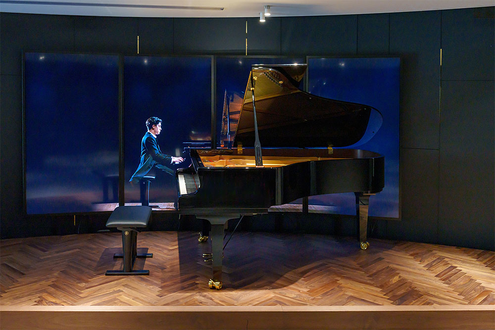 Disklavier Pianist Stage